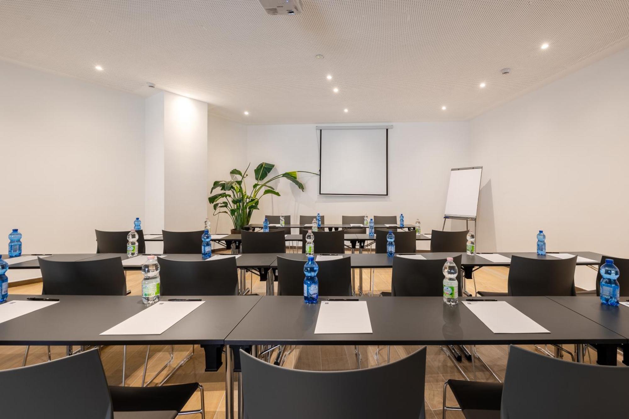 Ih Hotels Milano Centrale Экстерьер фото